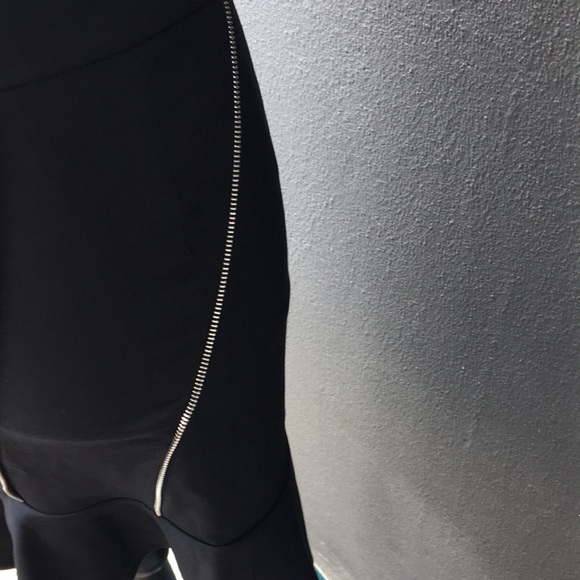 ZARA Woman Asymmetrical Black Skirt with Zipper - Picture 5 of 6